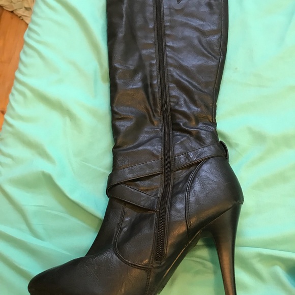 Forever 21 boots - Picture 3 of 4